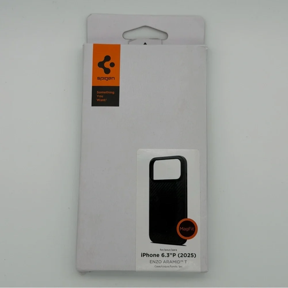 iPhone 17 Black Carbon-Texture Mag Safe Case